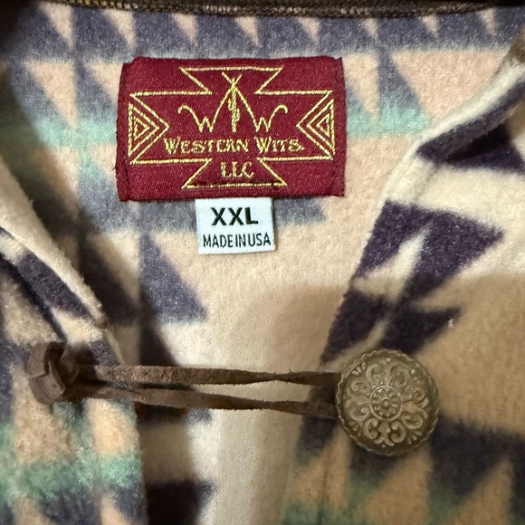 Men's Aztec Pattern Lightweight Jacket - Picture 2 of 2